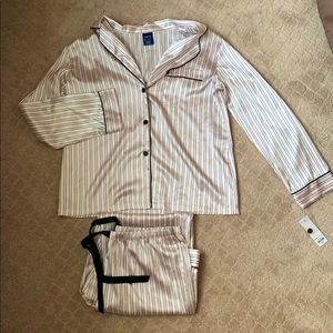 NWT apt 9 pink silky pajama set